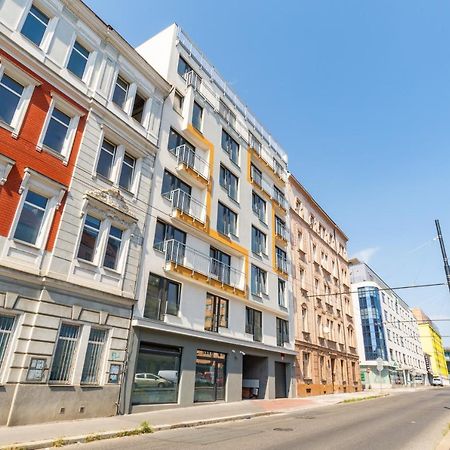 Brand New Two Room Apartment #26 With Free Secure Parking Close To Center 프라하 외부 사진