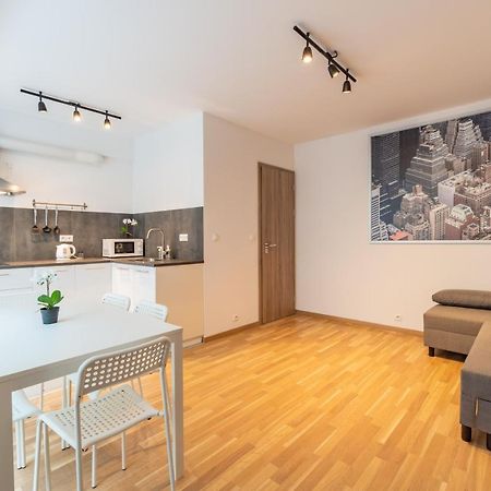 Brand New Two Room Apartment #26 With Free Secure Parking Close To Center 프라하 외부 사진