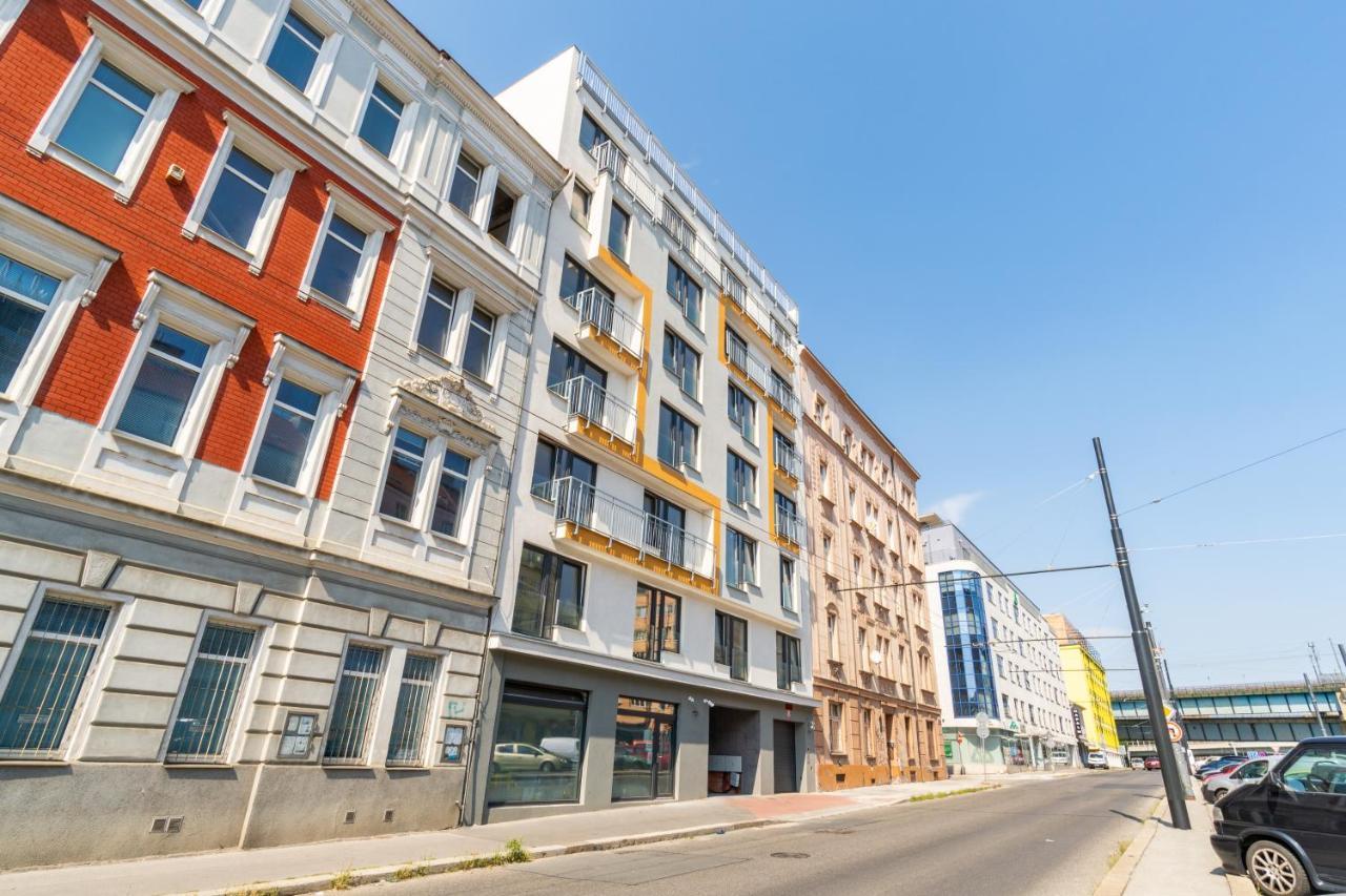 Brand New Two Room Apartment #26 With Free Secure Parking Close To Center 프라하 외부 사진