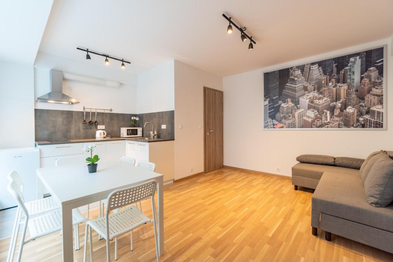 Brand New Two Room Apartment #26 With Free Secure Parking Close To Center 프라하 외부 사진