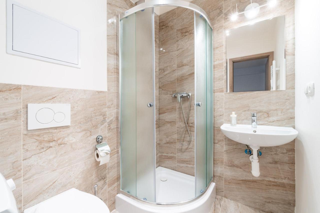 Brand New Two Room Apartment #26 With Free Secure Parking Close To Center 프라하 외부 사진