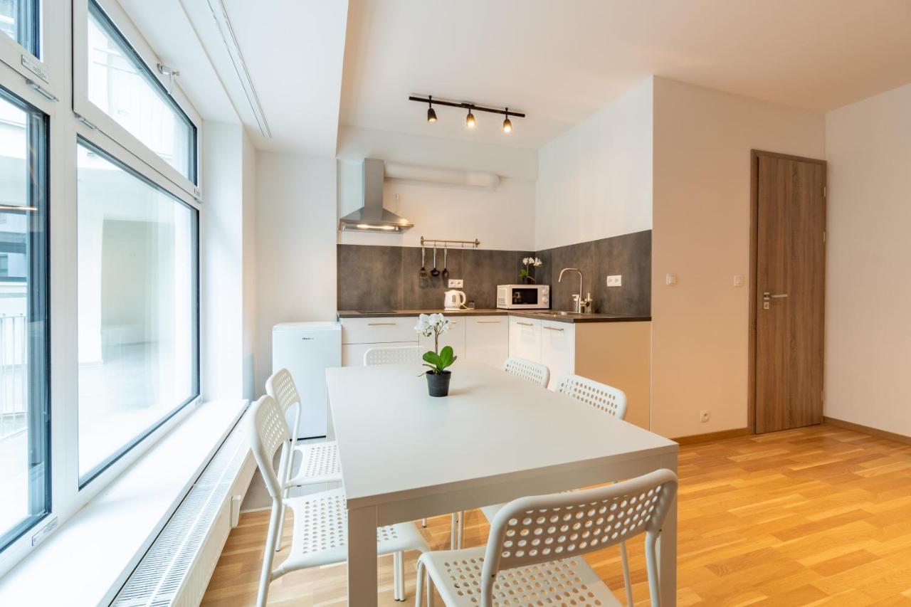 Brand New Two Room Apartment #26 With Free Secure Parking Close To Center 프라하 외부 사진