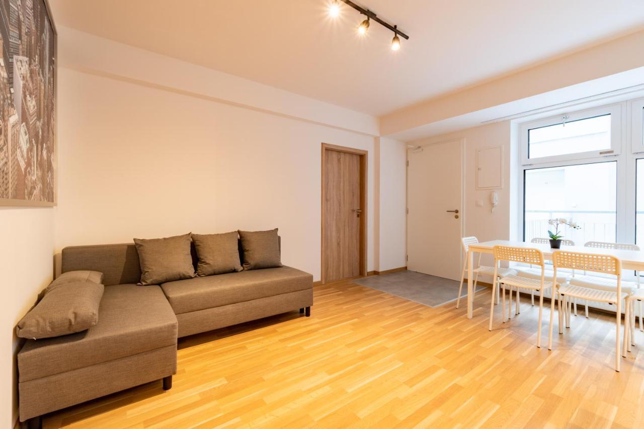 Brand New Two Room Apartment #26 With Free Secure Parking Close To Center 프라하 외부 사진