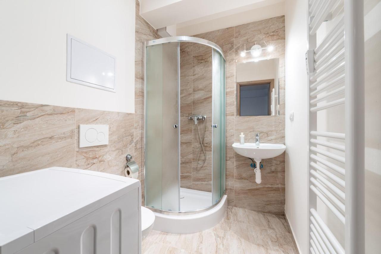 Brand New Two Room Apartment #26 With Free Secure Parking Close To Center 프라하 외부 사진