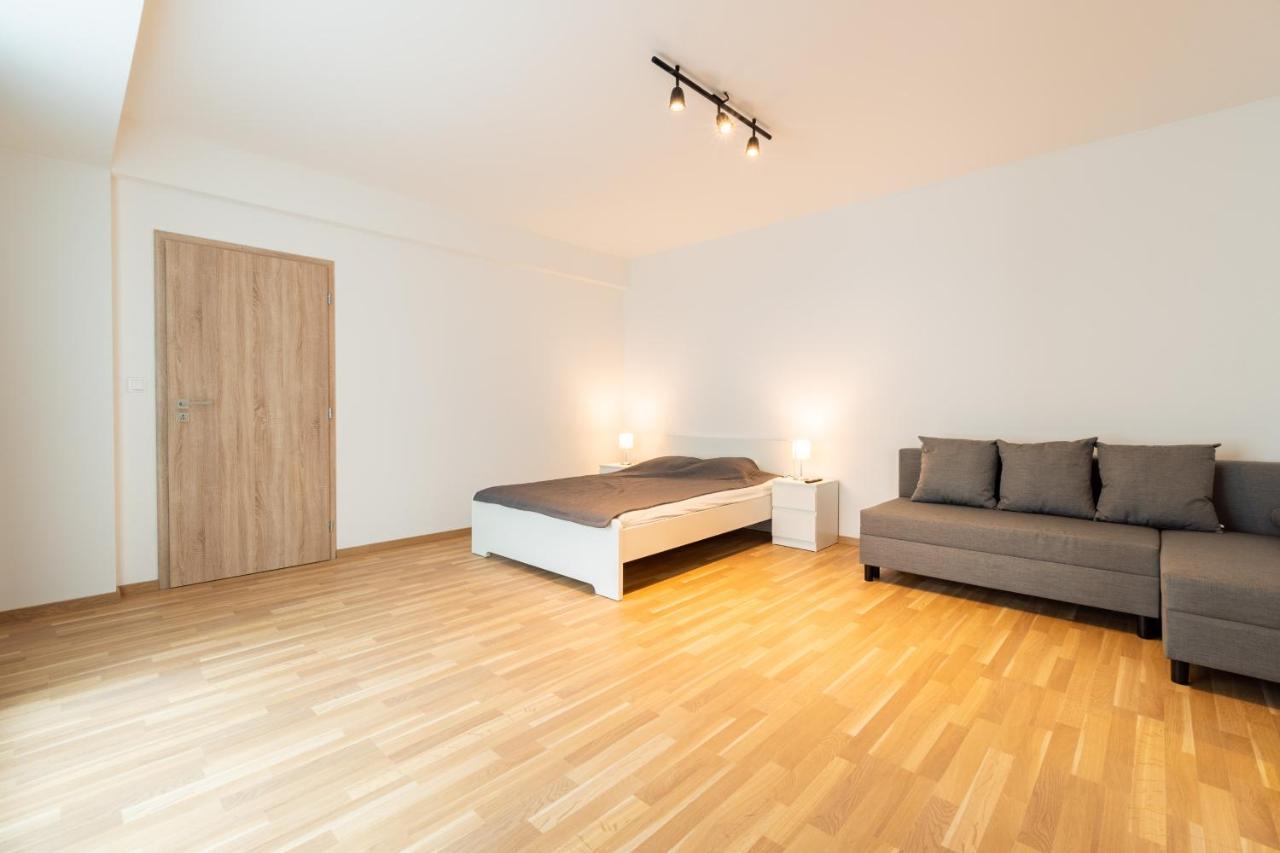 Brand New Two Room Apartment #26 With Free Secure Parking Close To Center 프라하 외부 사진